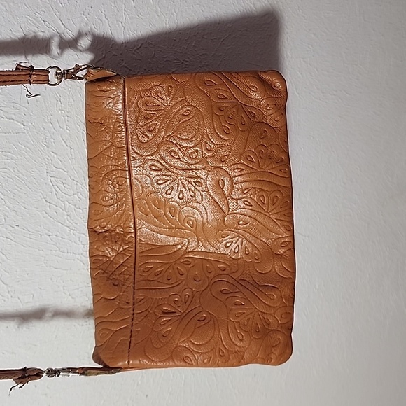 Floral etched fold over crossbody yellow/tan purse - Picture 7 of 12